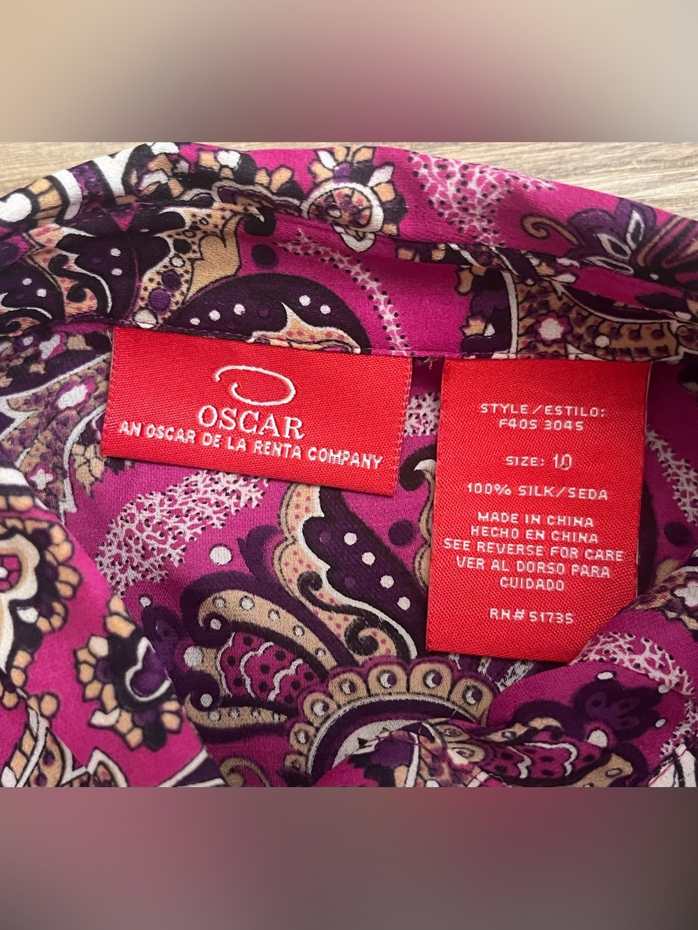 Oscar Silk Paisley Button-Down Collared Long Sleeve Blouse Sz 10 EUC - Picture 2 of 6